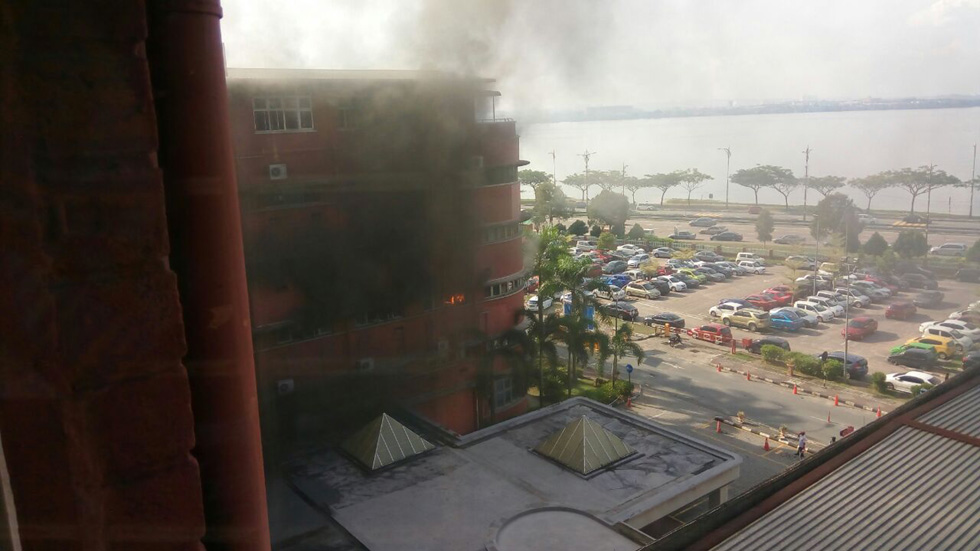 馬來西亞一醫院發生火災，至少6人遇難。網絡截圖